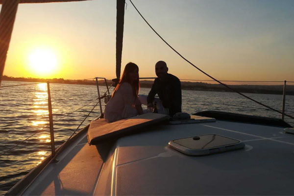 Tour in barca a vela Catania al tramonto