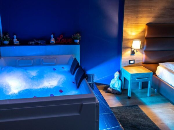 camera-con-jacuzzi-sferracavallo camera-con-jacuzzi-sferracavallo
