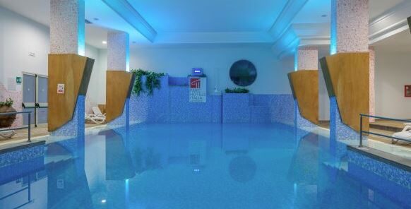 complesso-antares-piscina-riscaldata